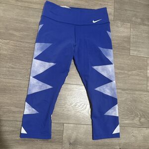 Nike Legendary Tight Waterglass Capri Athletic Leggings Purple Size M 724957-455